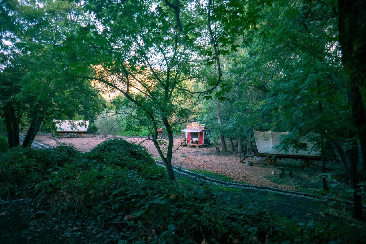 Cozy Wild West Covered Wagon Next To River แกรนท์พาส ภายนอก รูปภาพ