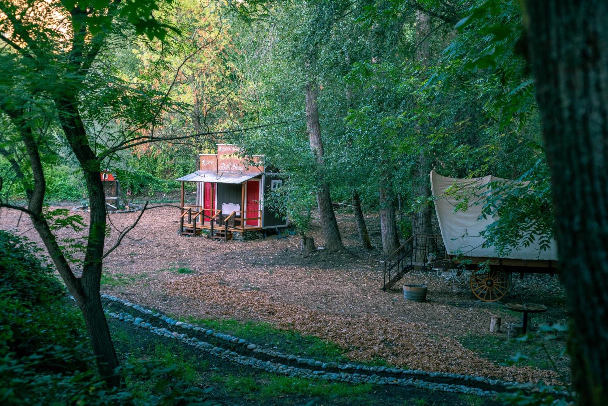 Cozy Wild West Covered Wagon Next To River แกรนท์พาส ภายนอก รูปภาพ